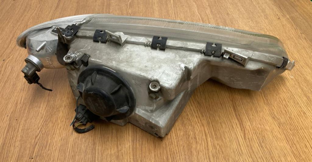 Volkswagen Sharan I 1995-2010 combi 1.9 TDI diesel MT 81 kW 1997  Svetlo predné ľavé