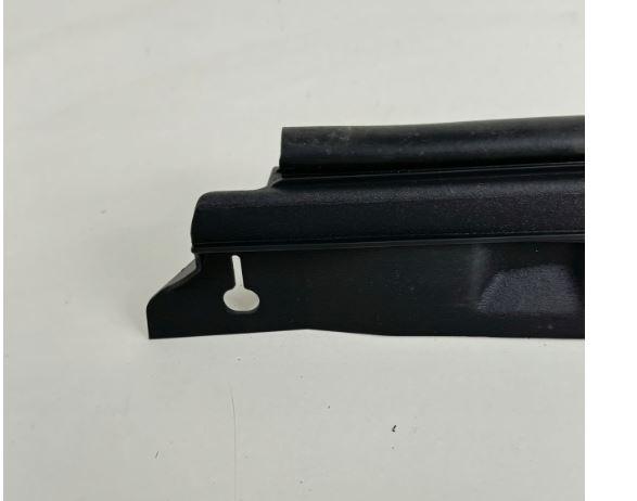 Toyota Avensis III T27 2009-2018 sedan 1.8 VVTI 16v petrol MT 108 kW 2009  Lišta blatníka predná pravá 53807-05010