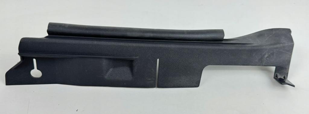 Toyota Avensis III T27 2009-2018 sedan 1.8 VVTI 16v petrol MT 108 kW 2009  Lišta blatníka predná pravá 53807-05010