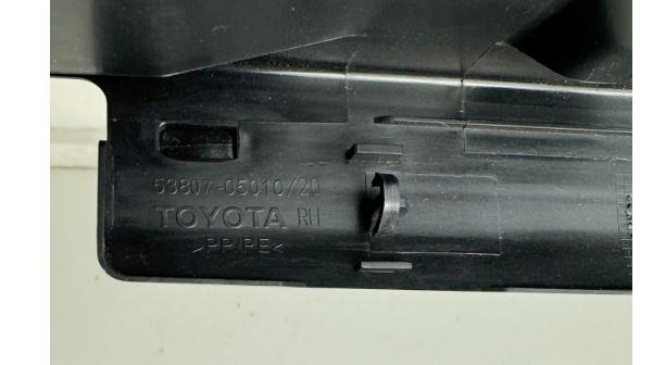 Toyota Avensis III T27 2009-2018 sedan 1.8 VVTI 16v petrol MT 108 kW 2009  Lišta blatníka predná pravá 53807-05010