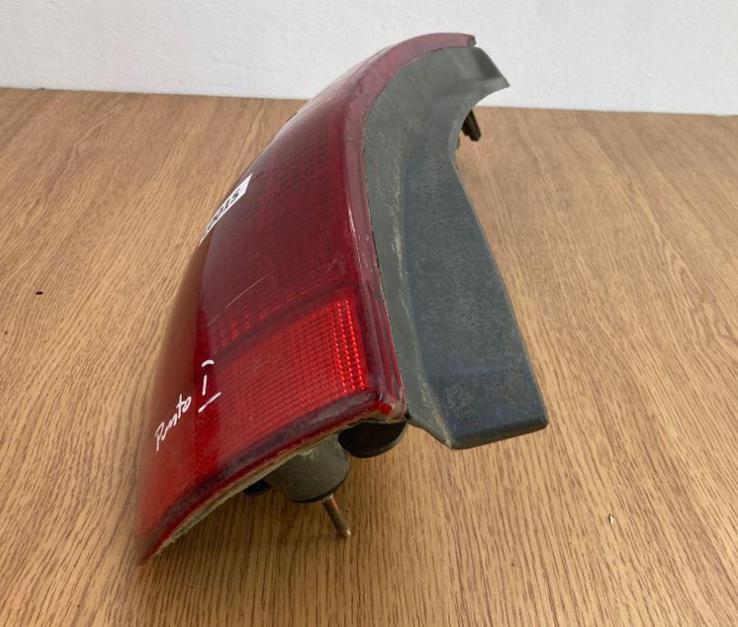 Fiat Punto I 1993-1999 hatchback 1.7 D diesel MT 46 kW 1998  Svetlo zadné ľavé 7730723