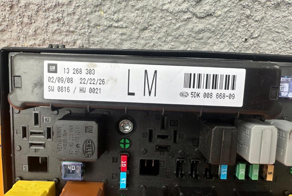 Opel Astra III 2004-2014 hatchback 1.6 16v petrol MT 77 kW 2008  Poistková skrinka 13268303