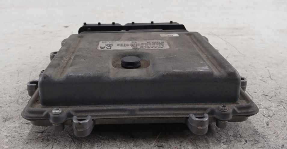 Volvo S60 I 2000-2010 sedan 2.4 D5 diesel MT 136 kW 2007  Riadiaca jednotka motora 30771550AB