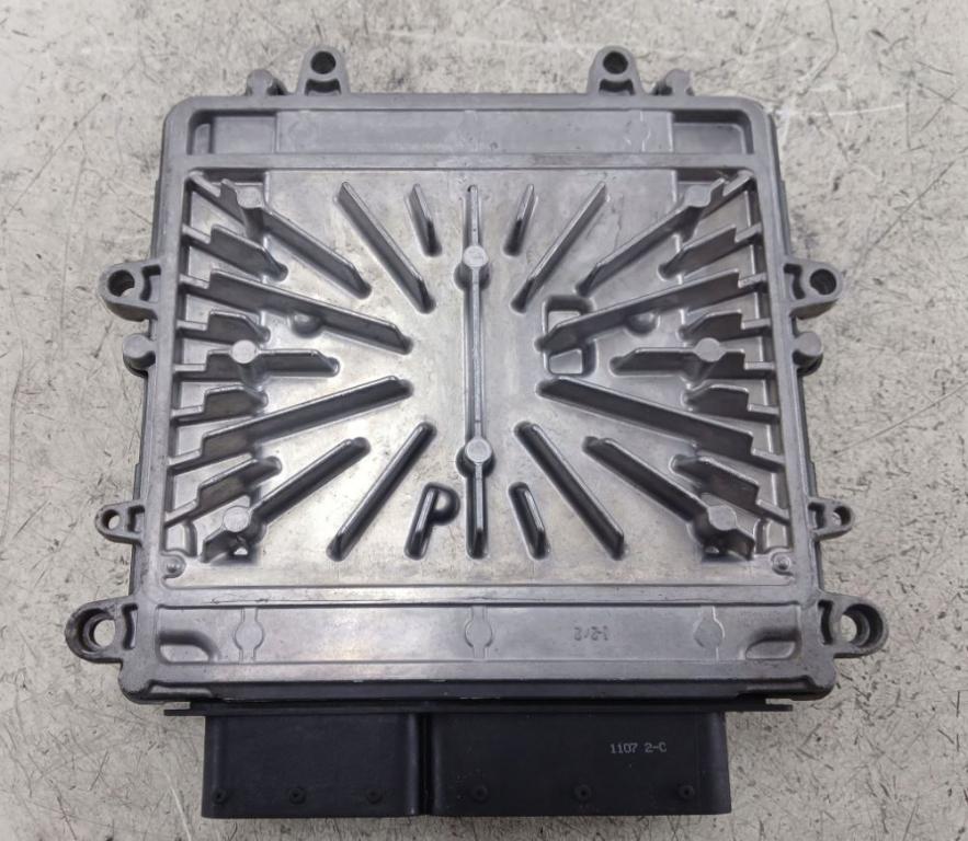 Volvo S60 I 2000-2010 sedan 2.4 D5 diesel MT 136 kW 2007  Riadiaca jednotka motora 30771550AB