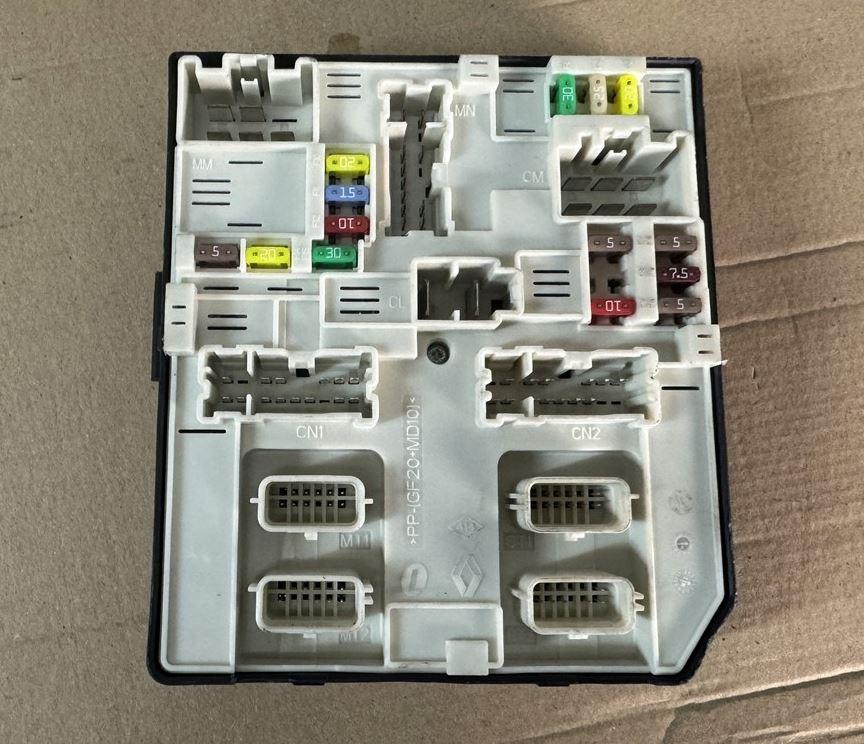 Renault Master III 2010-2019 hatchback 2.3 DCI diesel MT 96 kW 2019  Poistková skrinka 284B63007R