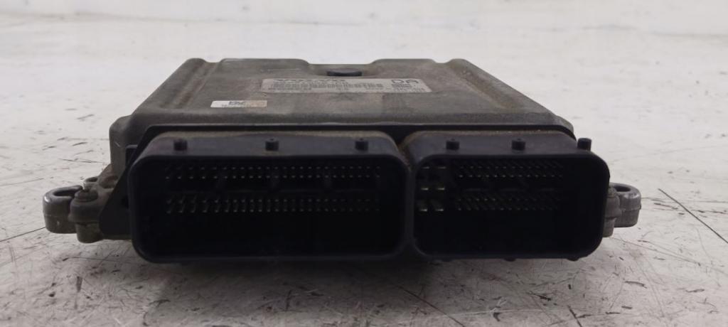 Volvo S60 I 2000-2010 sedan 2.4 D5 diesel MT 136 kW 2007  Riadiaca jednotka motora 30771550AB