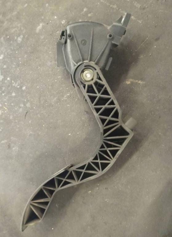 Audi A6 C5 1997-2004 sedan 1.8 T petrol MT 110 kW 1998  Potenciometer plynového pedálu 8D1721523F