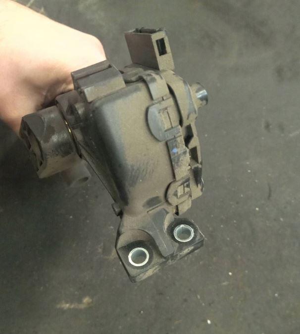 Audi A6 C5 1997-2004 sedan 1.8 T petrol MT 110 kW 1998  Potenciometer plynového pedálu 8D1721523F