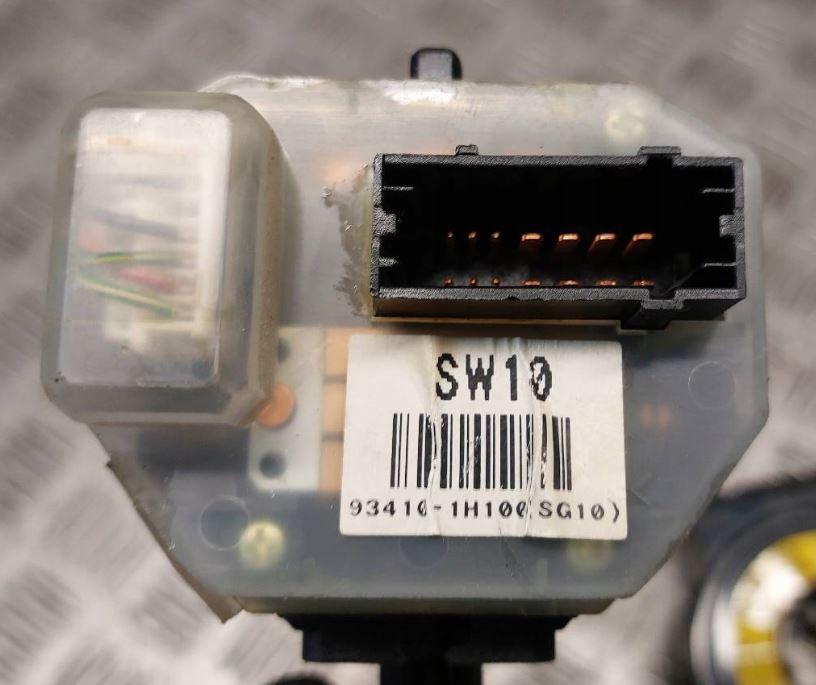 Kia Ceed I 2006-2012 hatchback 1.4 16v petrol MT 66 kW 2011  Prepínač smeroviek 93410-1H100