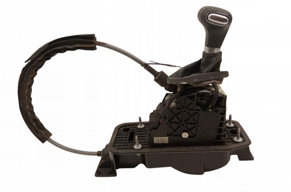 Volkswagen Touran I 2003-2015 hatchback 1.9 TDI diesel MT 77 kW 2006  Rýchlostná páka (kulisa) 1T0713061J