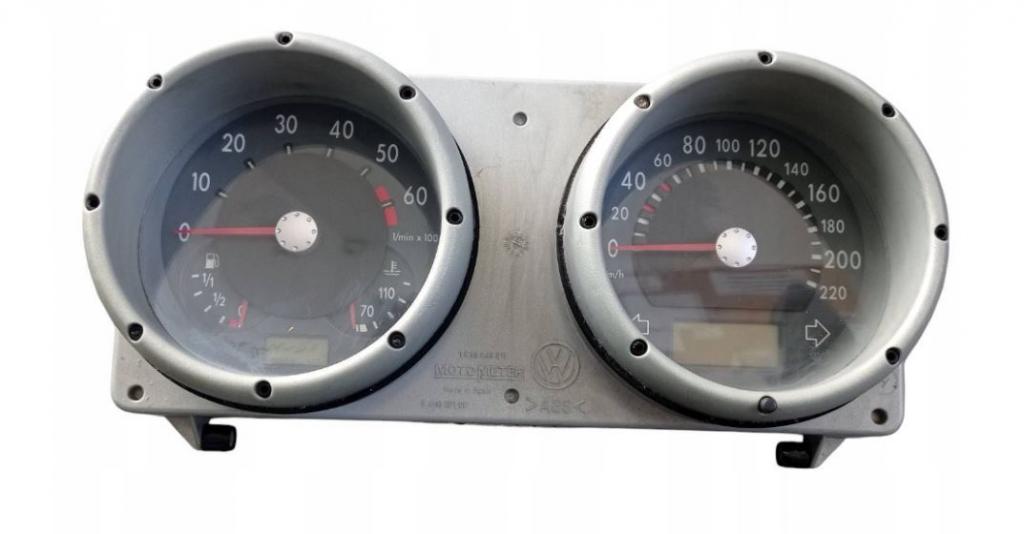 Volkswagen Polo III 6N 1994-2001 hatchback 1.4 petrol MT 44 kW 1998  Prístrojová doska 0263627004