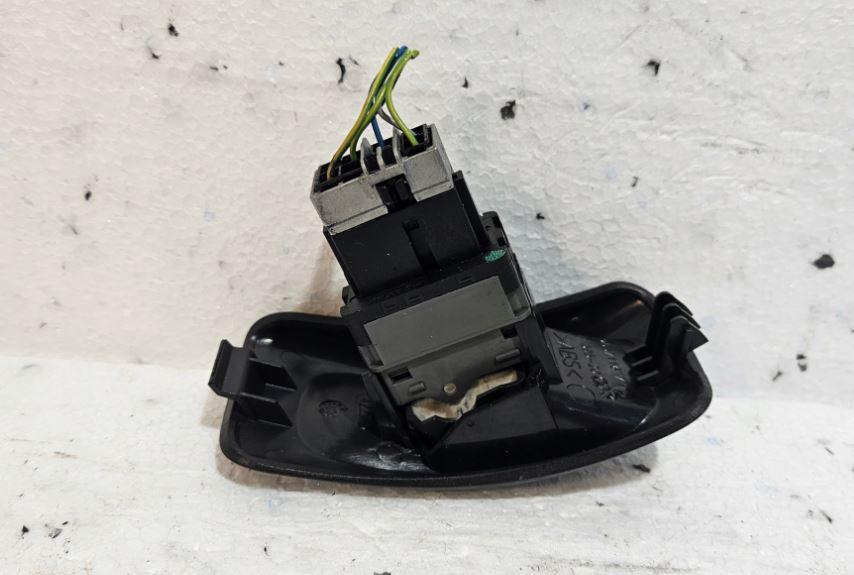 Peugeot 206 hatchback 1.4 HDI diesel 50 kW 2005  Prepínač ovládania strešného okna 9637116777