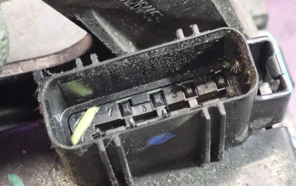 Ford Fiesta Mk6 2002-2008 hatchback 1.4 TDCI diesel MT 50 kW 2004  Zámok dverí zadný ľavý