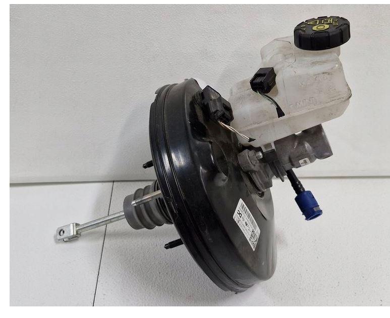 Renault Twingo III  2015 52kW HATCHBACK 5D 1.0B SCE 71KM 14-18  Posilňovač bŕzd 472104799R