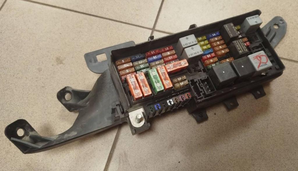 Mercedes GL I X164 2006-2012 hatchback 4.0 CDI diesel AT 225 kW 2008  Poistková skrinka a1645403072