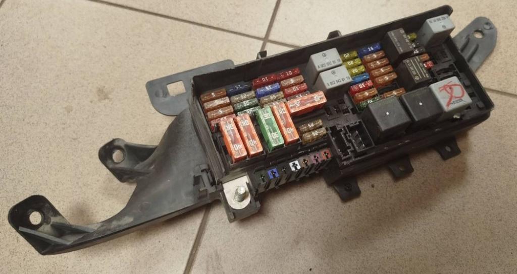 Mercedes GL I X164 2006-2012 hatchback 4.0 CDI diesel AT 225 kW 2008  Poistková skrinka a1645403072