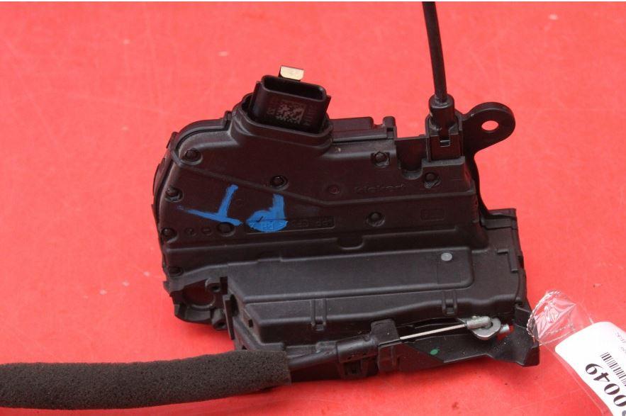 Renault Clio IV 2012-2020 hatchback 1.5 DCI diesel MT 55 kW 2018  Zámok dverí zadný pravý 825002104R