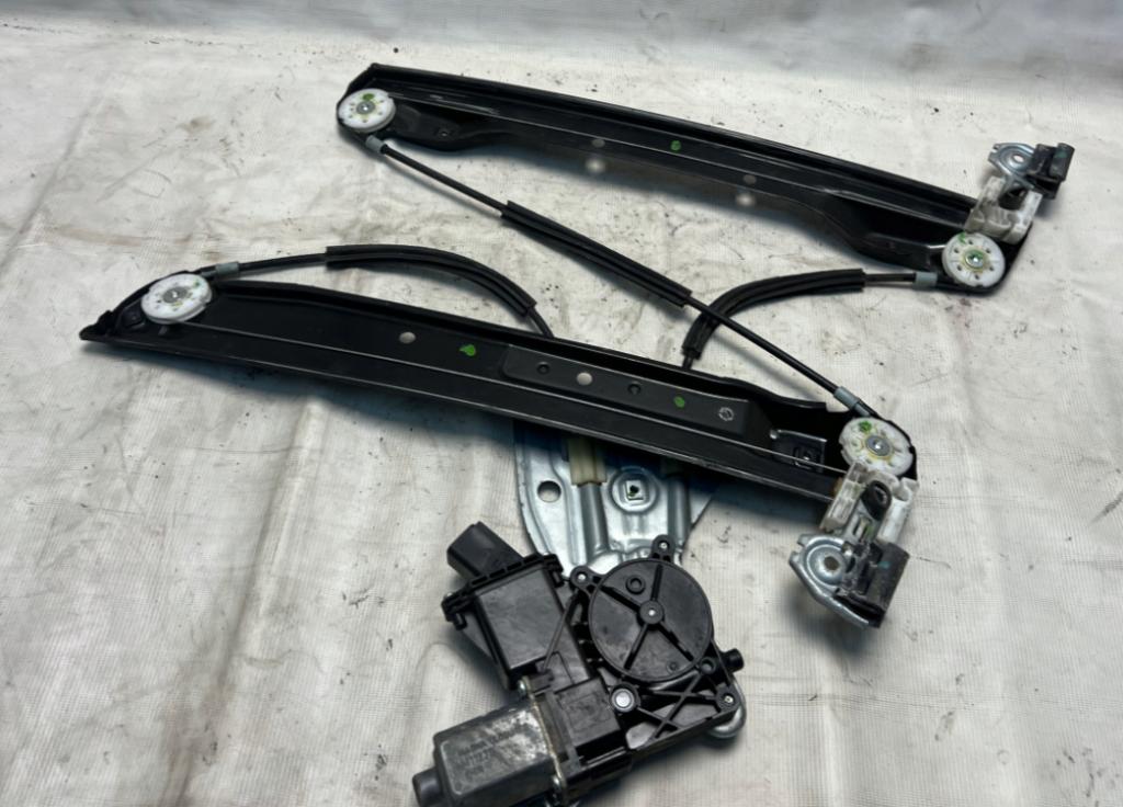 Opel Meriva B 2010-2017 hatchback 1.4 T petrol MT 88 kW Mechanizmus sťahovania okna predný pravý 13354548 M11279