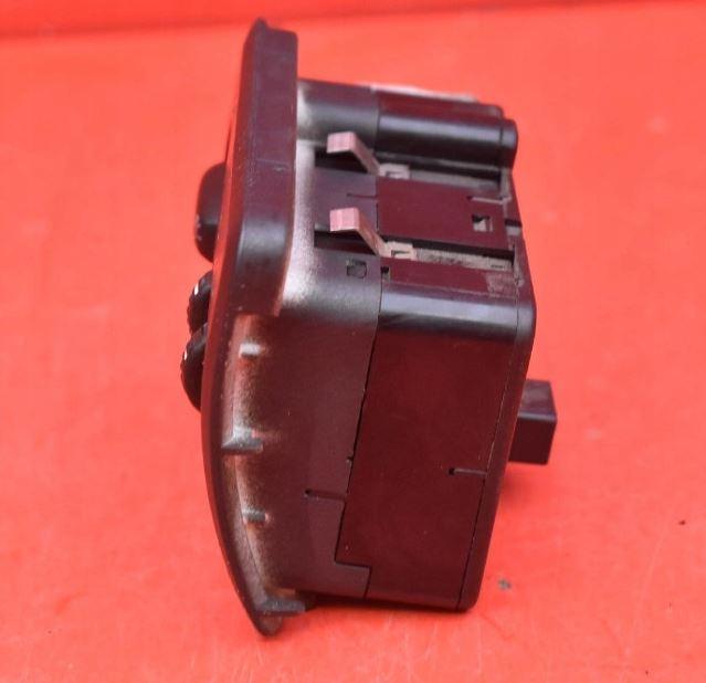 Volvo S60 I 2000-2010 sedan 2.4 20v petrol MT 125 kW 2003  Prepínač svetiel 8691751