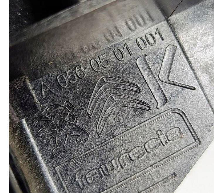 Citroen C-Elysee II 2012- sedan 1.6 16v petrol MT 85 kW 2017  Lakťová opierka 96841609ZD