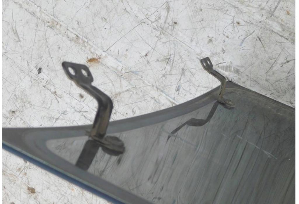 Nissan Serena 2.3 D diesel MT 55 kW 1995  Sklo karosérie lave