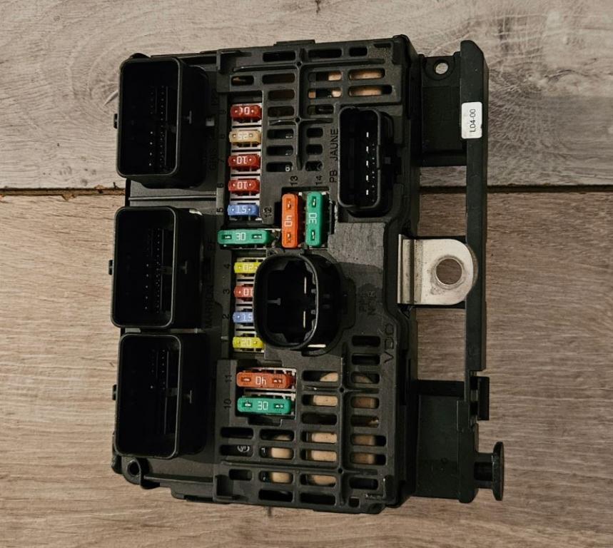 Citroen C4 I 2004-2011 hatchback 1.6 16v petrol MT 80 kW 2005  Poistková skrinka S118983004Q