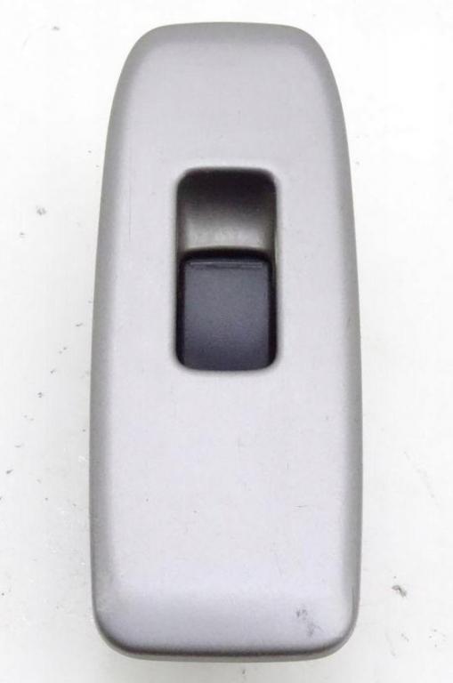 Mitsubishi Pajero III 2000-2004 hatchback 3.5 V6 petrol AT 149 kW 2001  Prepínač ovládania okna predný pravý 8608A005