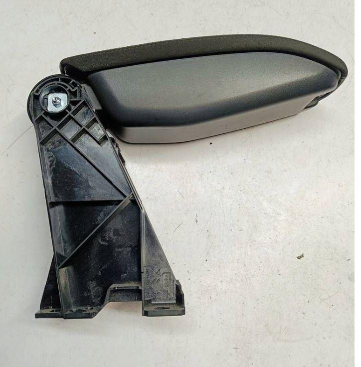 Citroen C-Elysee II 2012- sedan 1.6 16v petrol MT 85 kW 2017  Lakťová opierka 96841609ZD