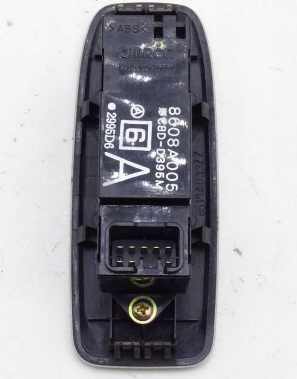 Mitsubishi Pajero III 2000-2004 hatchback 3.5 V6 petrol AT 149 kW 2001  Prepínač ovládania okna predný pravý 8608A005