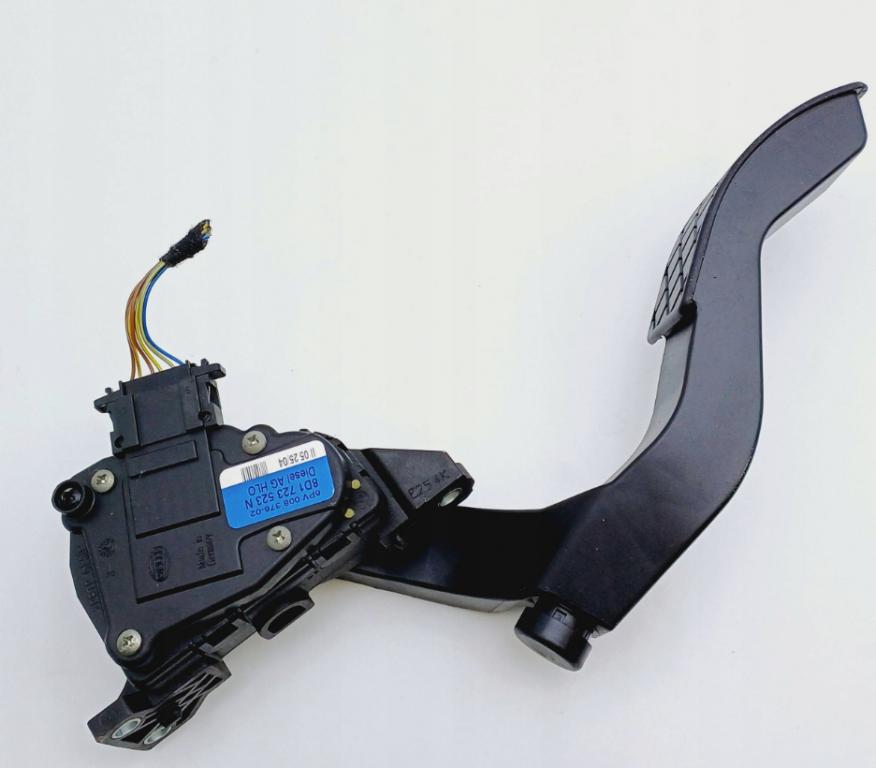 Audi A6 C5 1997-2004 sedan 2.5 TDI diesel 2002 Potenciometer plynového pedálu 8D1723523N