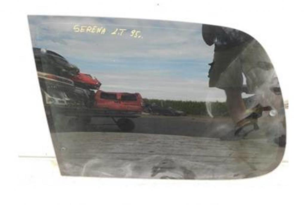 Nissan Serena hatchback 2.3 D diesel MT 55 kW 1995  Sklo karosérie lave 