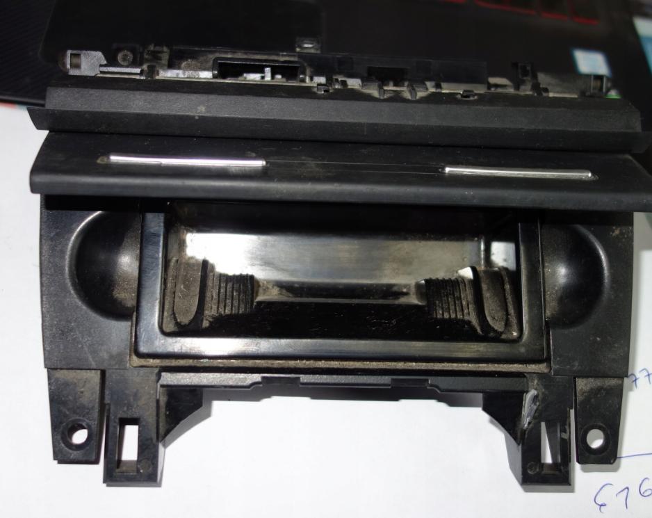 Audi A4 B7 2004-2008 Popolník 8E0857951J