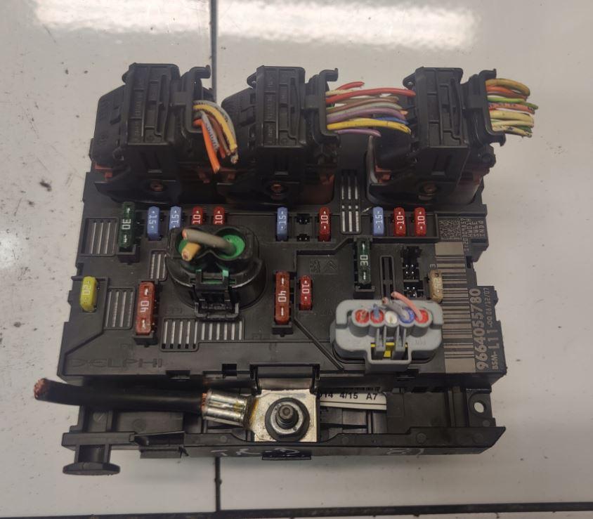 Peugeot 207 hatchback 1.4 petrol MT 54 kW 2008  Modul BSI 9664055780