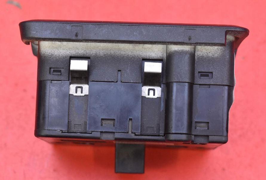 Volvo S60 I 2000-2010 sedan 2.4 20v petrol MT 125 kW 2003  Prepínač svetiel 8691751