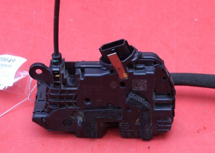 Renault Clio IV 2012-2020 hatchback 1.5 DCI diesel MT 55 kW 2018  Zámok dverí zadný pravý 825002104R