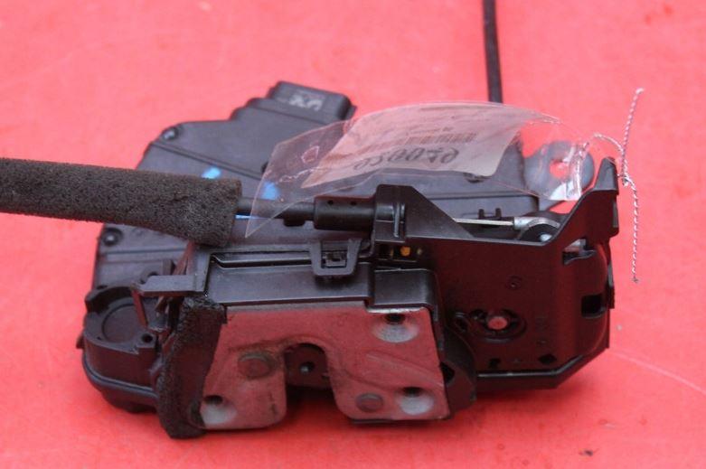 Renault Clio IV 2012-2020 hatchback 1.5 DCI diesel MT 55 kW 2018  Zámok dverí zadný pravý 825002104R