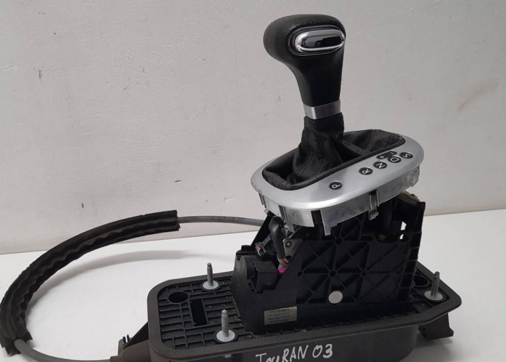 Volkswagen Touran I 2003-2015 hatchback 1.9 TDI diesel MT 77 kW 2006  Rýchlostná páka (kulisa) 1T1713025J 1T0713061