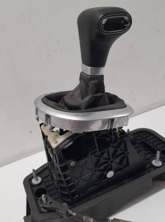 Volkswagen Touran I 2003-2015 hatchback 1.9 TDI diesel MT 77 kW 2006  Rýchlostná páka (kulisa) 1T1713025J 1T0713061