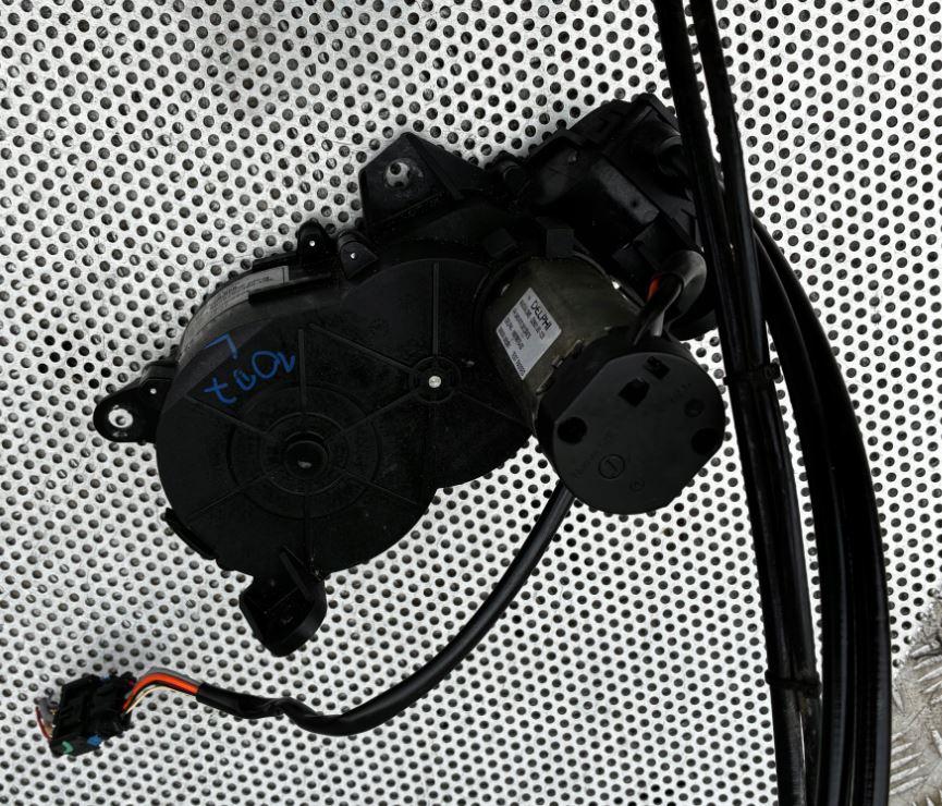 PEUGEOT 1007 (KM_) 2005 - 2022 1.6 16V 80 kW [109 KM] benzyna 2005 - 2022 Mechanizmus Motorček Dvere ľavy 9680250380