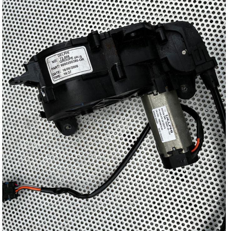 PEUGEOT 1007 (KM_) 2005 - 2022 1.6 16V 80 kW [109 KM] benzyna 2005 - 2022 Mechanizmus Motorček Dvere ľavy 9680250380