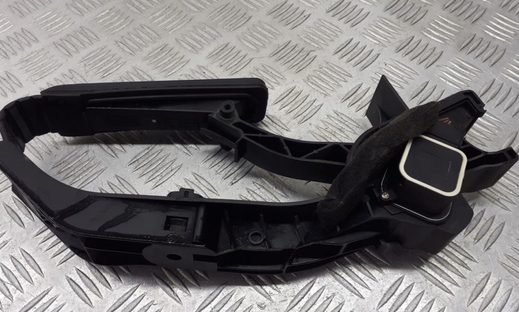 Mercedes C W203 2000-2007 sedan 2.0 KOMPRESSOR petrol MT 120 kW 2001  Potenciometer plynového pedálu A2033010001 A2033000104