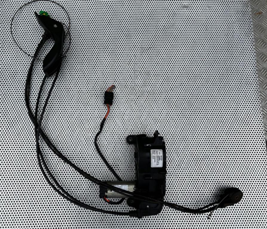 PEUGEOT 1007 (KM_) 2005 - 2022 1.6 16V 80 kW [109 KM] benzyna 2005 - 2022 Mechanizmus Motorček Dvere ľavy 9680250380