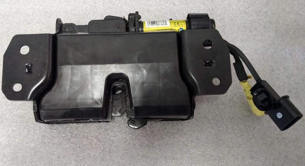 Hyundai Tucson III 2015-2021 TL suv   Zámok prednej kapoty 81130D7000