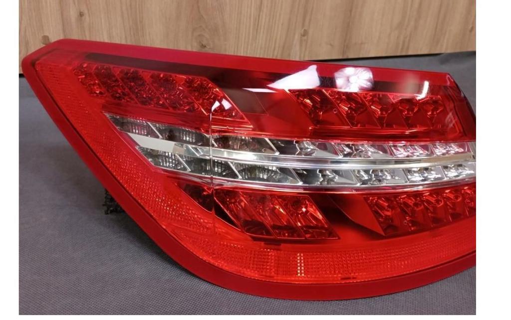 Mercedes E C207/ A207 Kabriolet 1.8 150 kW 2012  Svetlo zadné ľavé A2079060158