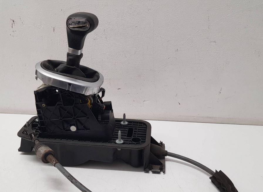 Volkswagen Touran I 2003-2015 hatchback 1.9 TDI diesel MT 77 kW 2006  Rýchlostná páka (kulisa) 1T1713025J 1T0713061