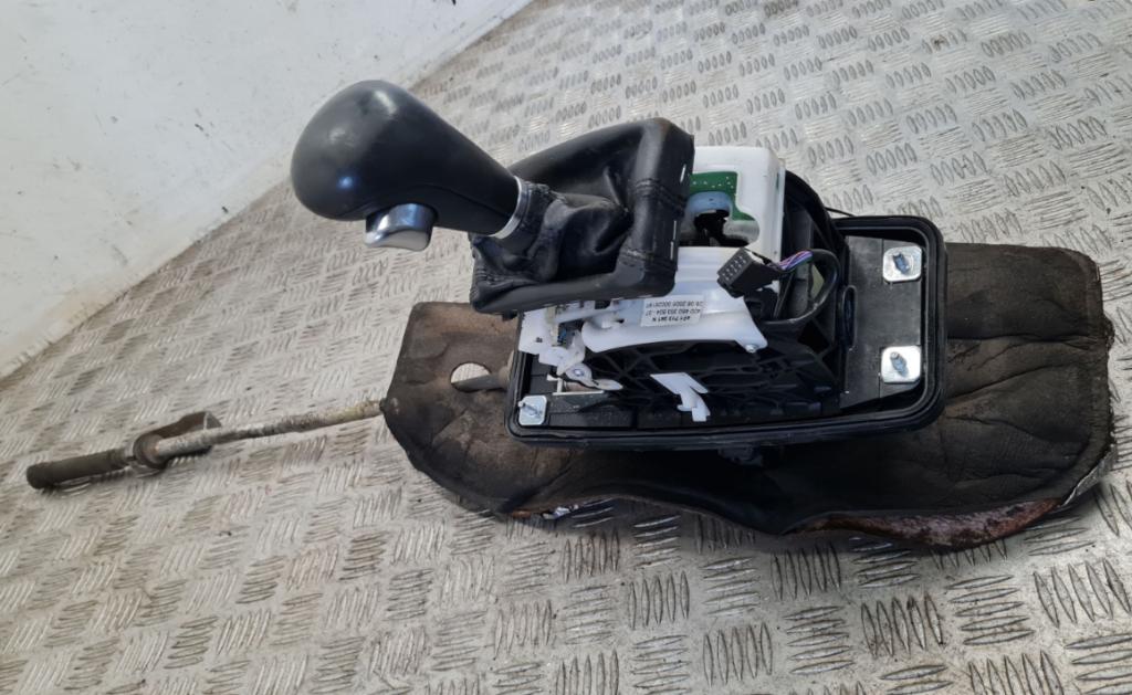 Audi A6 C6 2004-2011 combi 2.4 V6 petrol MT 130 kW 2008  Rýchlostná páka (kulisa) 4F1713041N