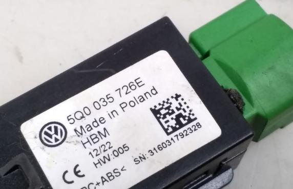 Skoda Superb III 2015-2024 sedan   USB port 5Q0035726E