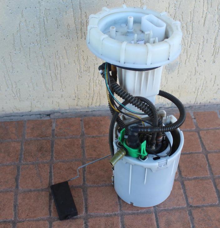 Audi A4 B6 2000-2004 sedan 2.0 FSI petrol MT 110 kW 2004 Palivové čerpadlo 8E0919051M