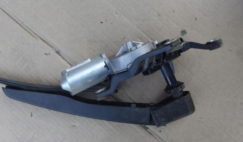 Ford Mondeo Mk5 2014-2022 hatchback 2.0 TDCI diesel MT 110.3 kW 2016  Motorček stieračov zadný DS73-17404-BA