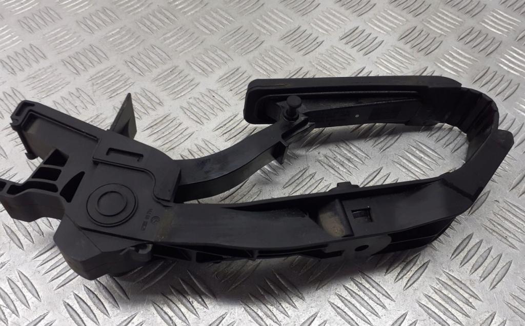 Mercedes C W203 2000-2007 sedan 2.0 KOMPRESSOR petrol MT 120 kW 2001  Potenciometer plynového pedálu A2033010001 A2033000104